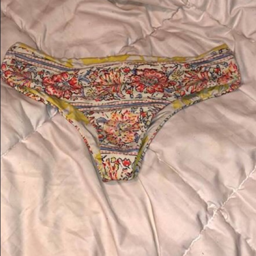 Billabong cheeky bottoms